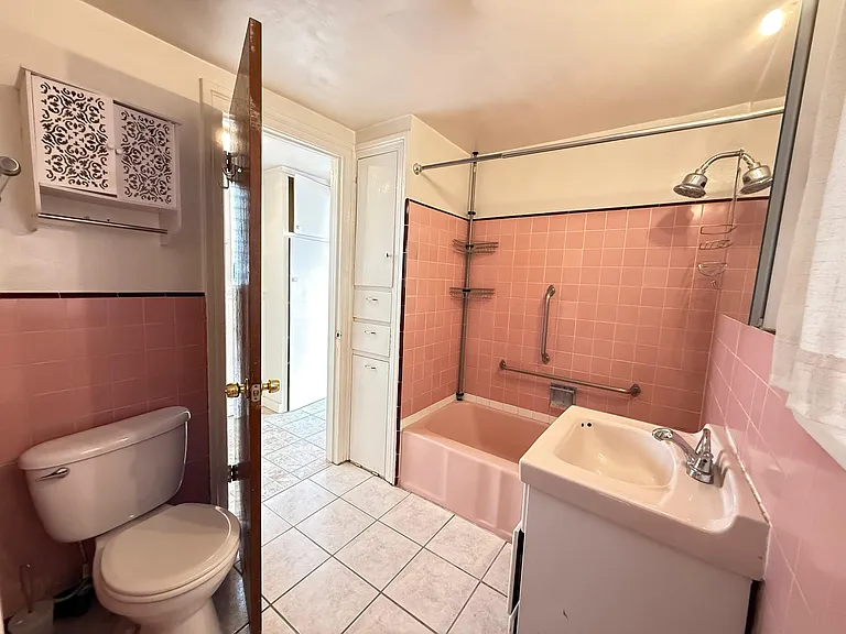 1123 N Vista St #1123 — Photo 5