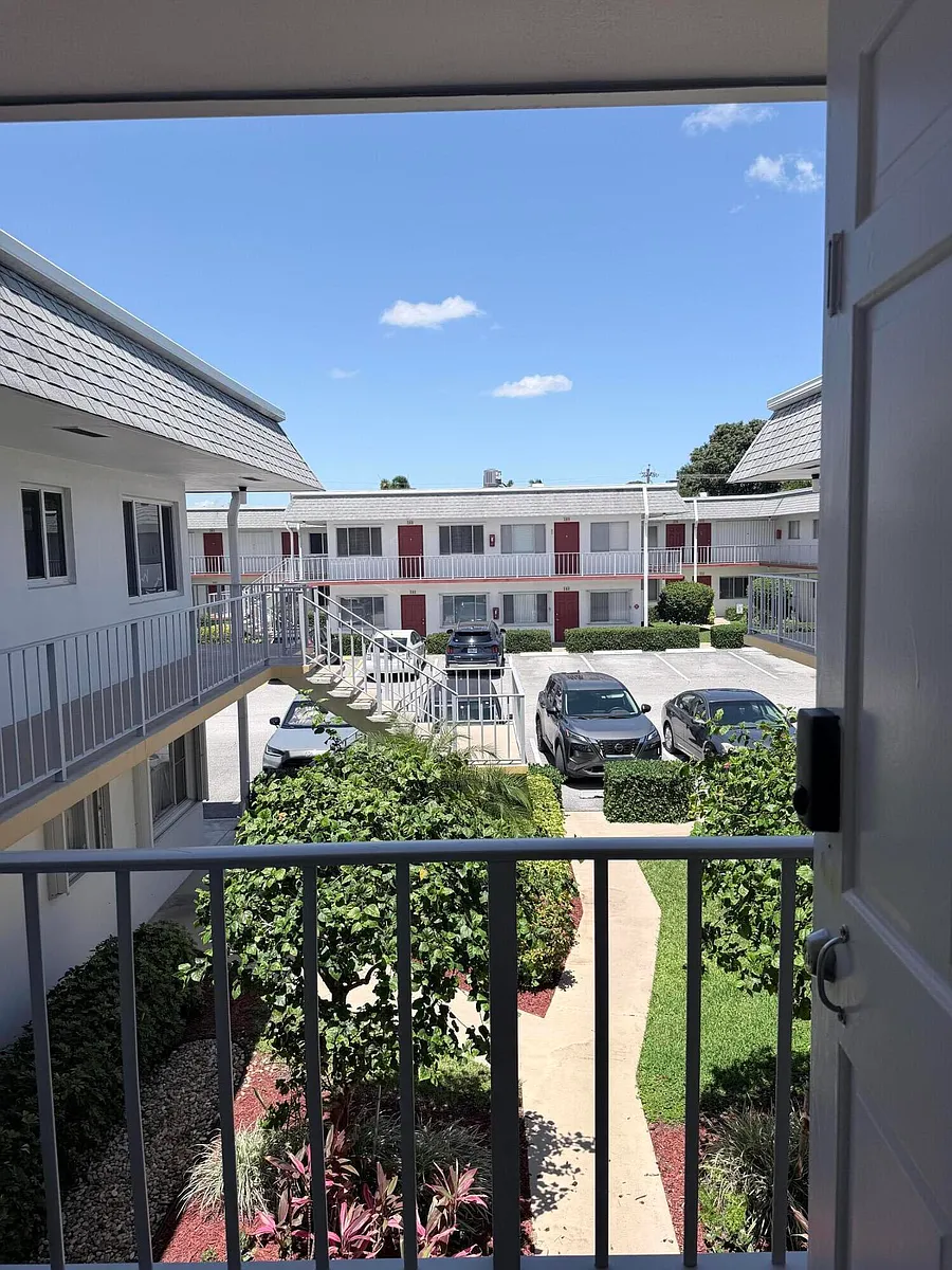 Building Photo - 3322 Cynthia Ln #207