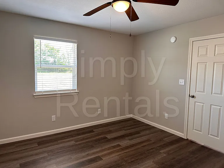 11015 W Interstate Highway 30 — Photo 13
