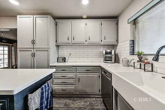 4th image of 305 N Sunland Dr