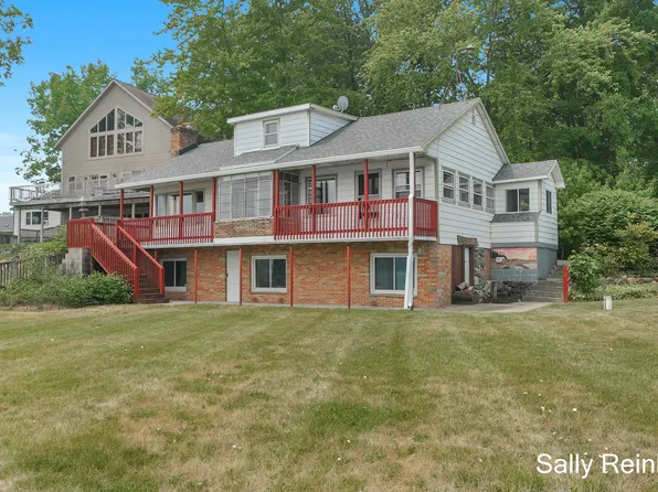 11830 Maywood Dr NE, Sparta, MI 49345