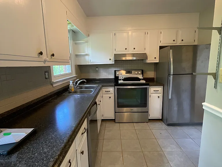 1139 Ardmore Dr — Photo 2