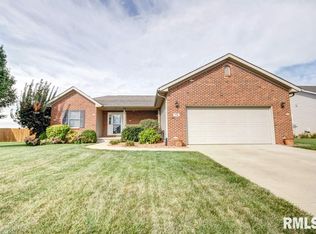 713 Racastle Rd, Chatham, IL 62629