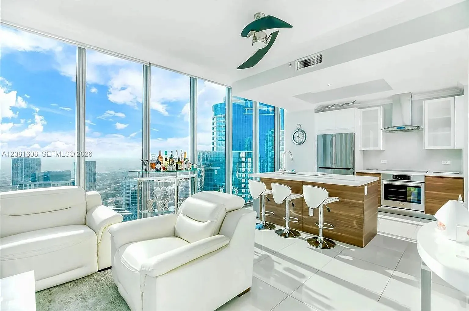 Marinablue Condo — Photo 4
