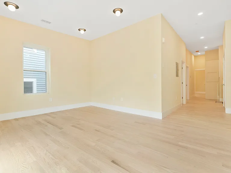 184 Paris St #3 — Photo 3