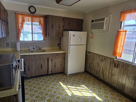 4th image of 17557 Sycamore Dr