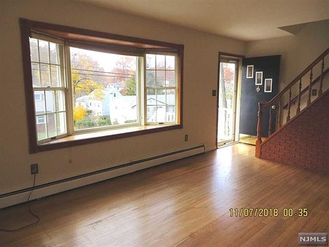 1st image of 122 Woodhaven Dr