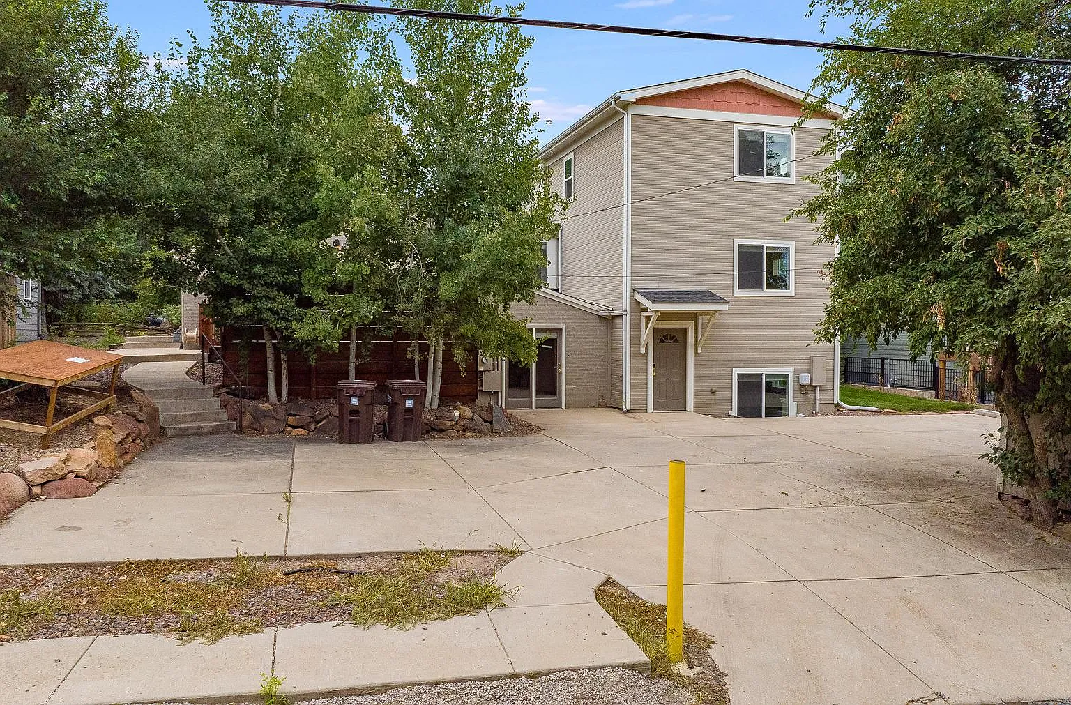 4 bed, 1600 sqft, $7,980 — Photo 4