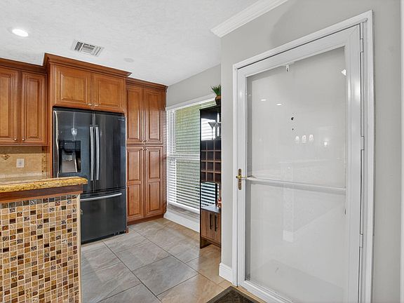 2nd image of 1040 N Palm Lane #C