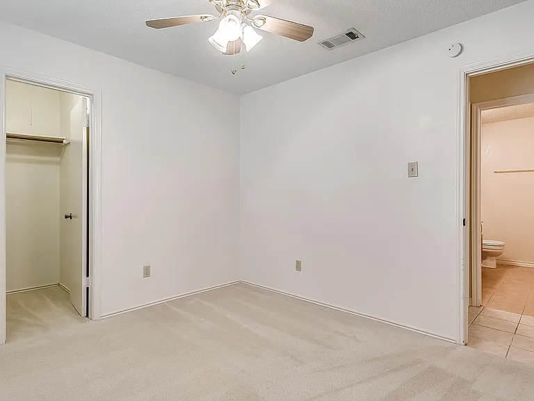 808 Sandhurst Dr — Photo 23