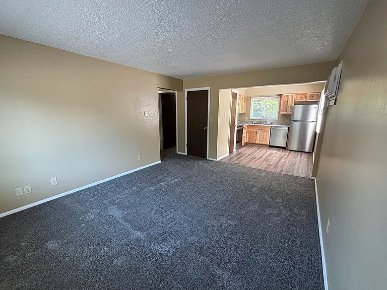 2950 Wildwood Dr #4 — Photo 6