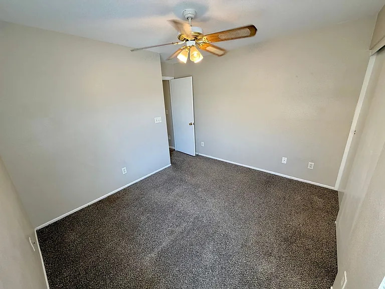 5712 Viberti Ct — Photo 30