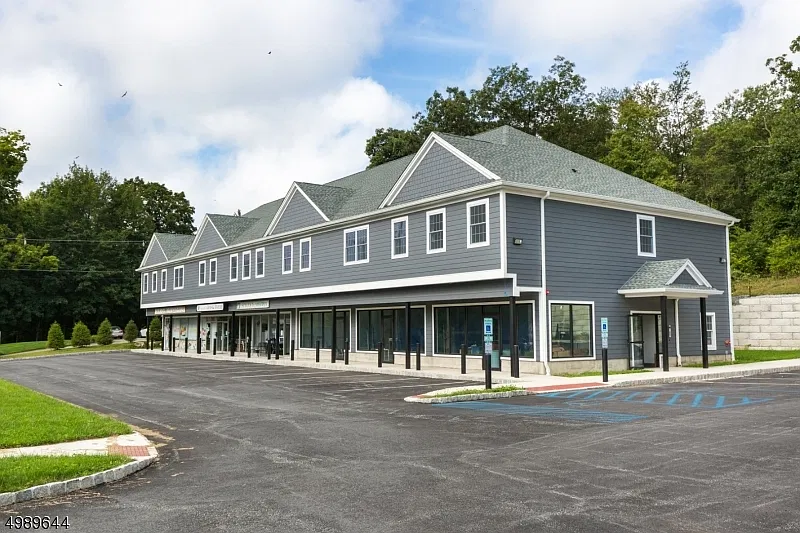 2 bed, 1.0 bath, $2,200 — Photo 1