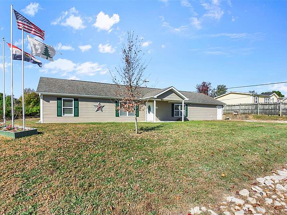 3rd image of 107 Cypress Dr