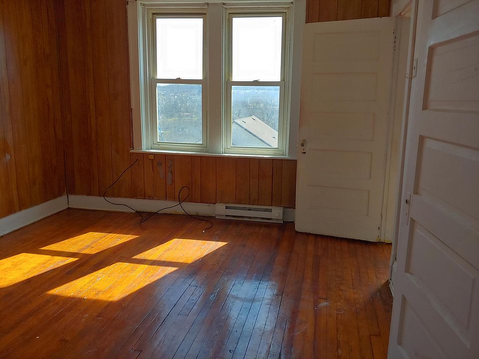 1st image of 511 Gaston Ave APT 3