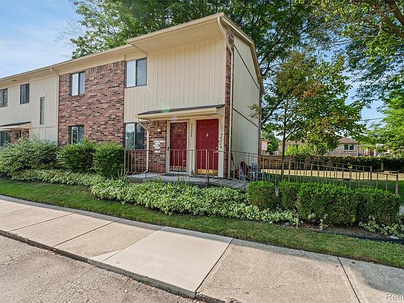 3rd image of 40808 Highpointe Dr