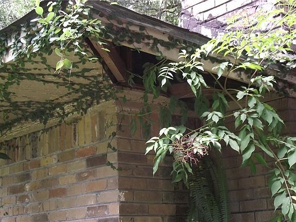 3rd image of 2208 Hillwood Dr S