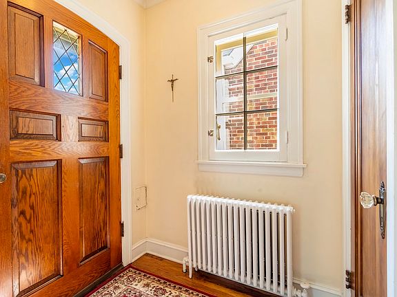 3rd image of 1748 N Rutherford Ave