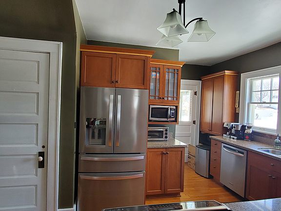 5th image of 908 N Buxton St