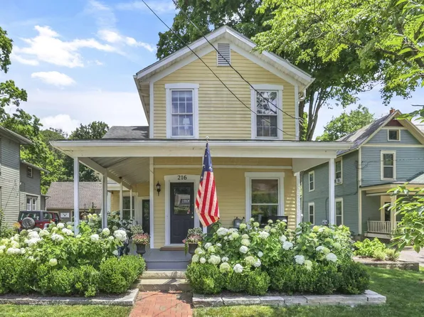 216 S Pearl St, Granville, OH 43023