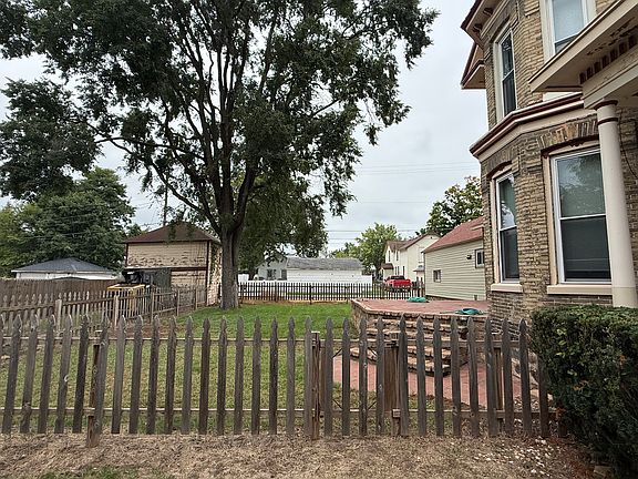 2nd image of 113 E Marion St #115