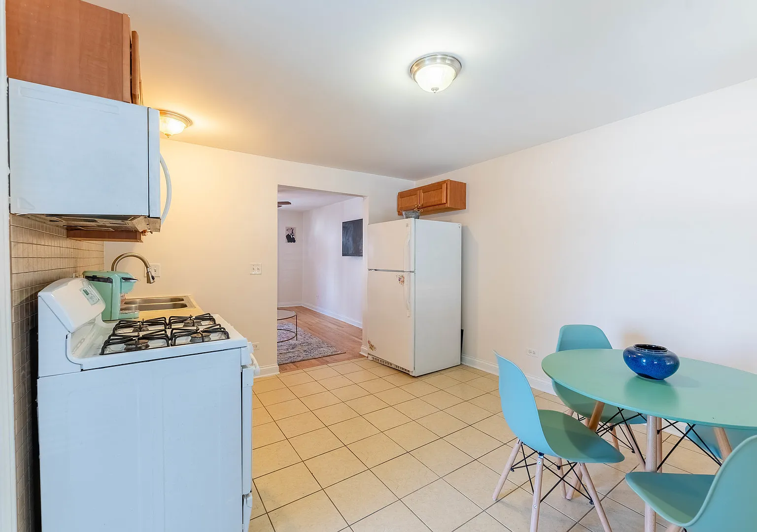2 bed, 1.5 bath, 1000 sqft, $2,000 — Photo 3