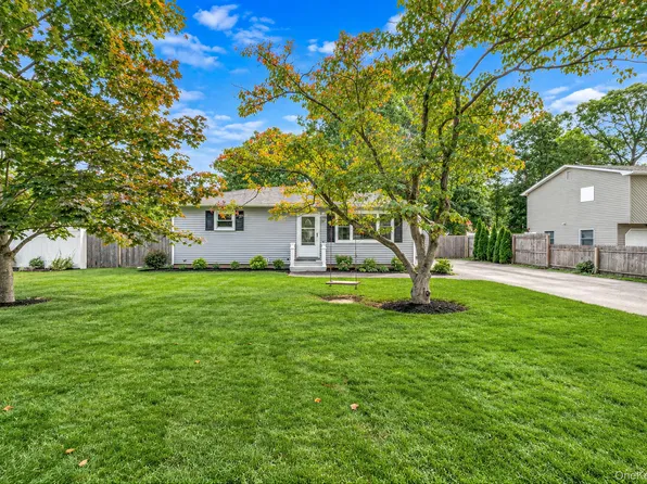 33 Pine Cone Street, Middle Island, NY 11953