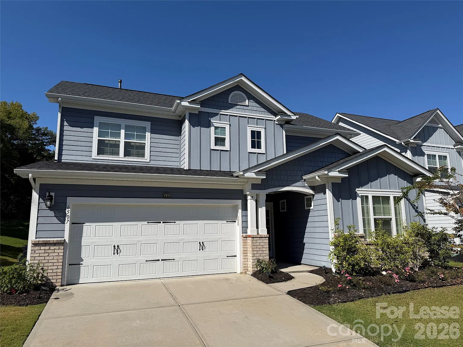 5 bed, 3.0 bath, 2594 sqft, $2,850 — Photo 2