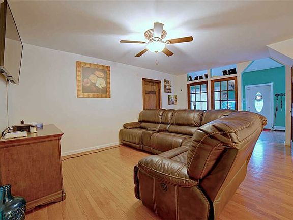 4th image of 374 Park Ave #374