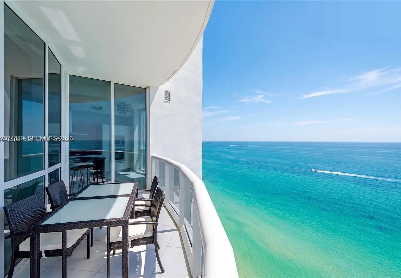 Trump Royale Condo — Photo 1