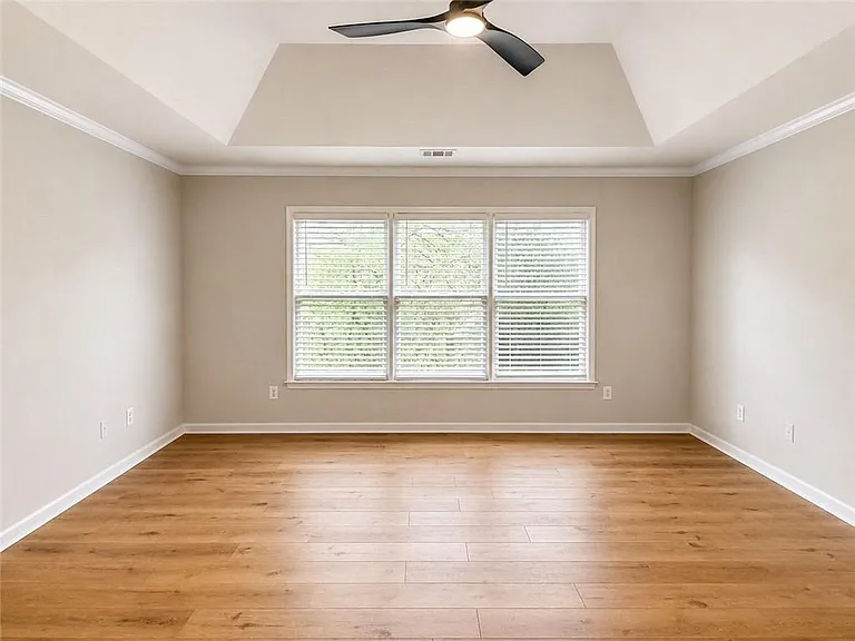6310 Barwick Ln — Photo 20
