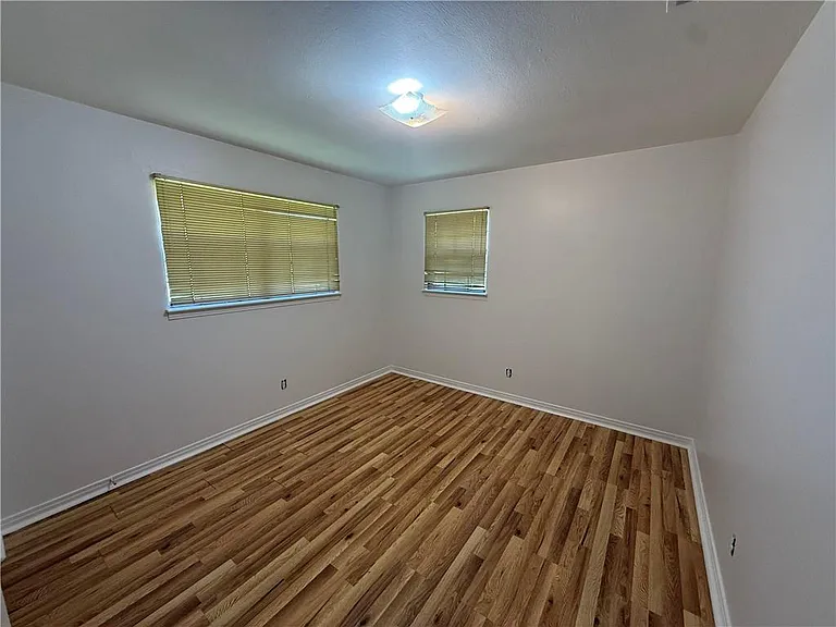 2308 Crestwood Cir — Photo 11