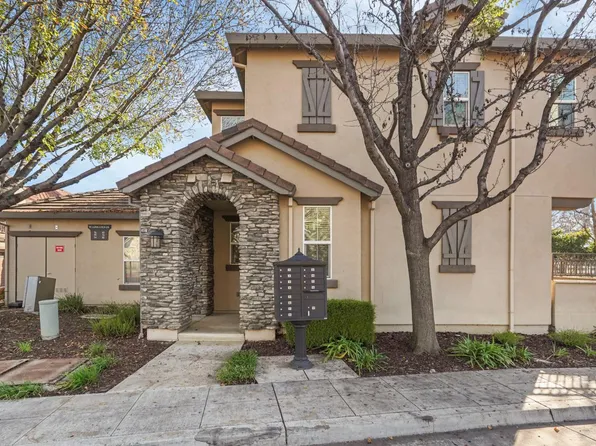 82 W Luna Loca Ln, Mountain House, CA 95391