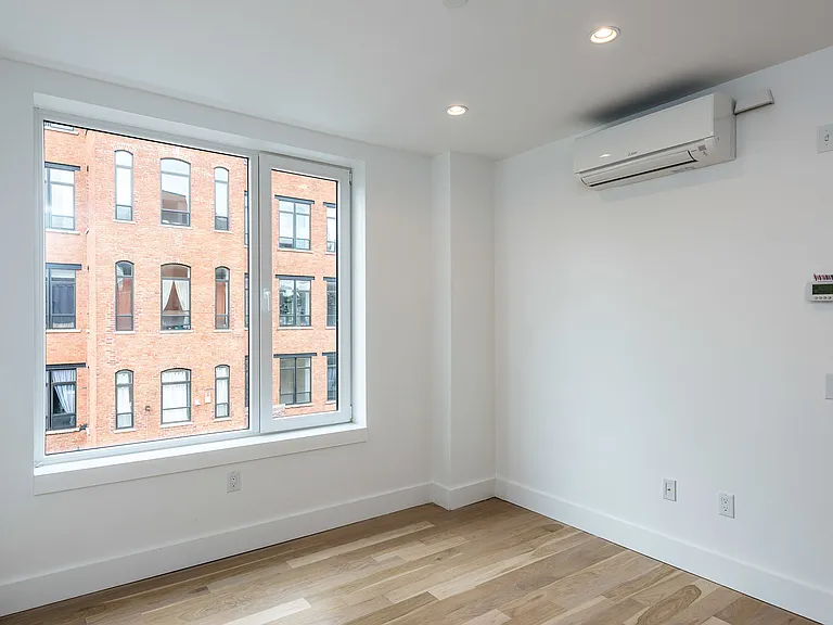 4 N Henry #3B — Photo 5