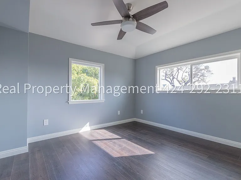 1352 E 23rd Street — Photo 34