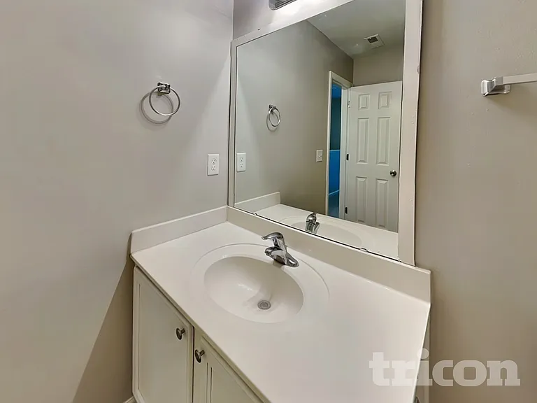 7503 Hollywood St — Photo 14
