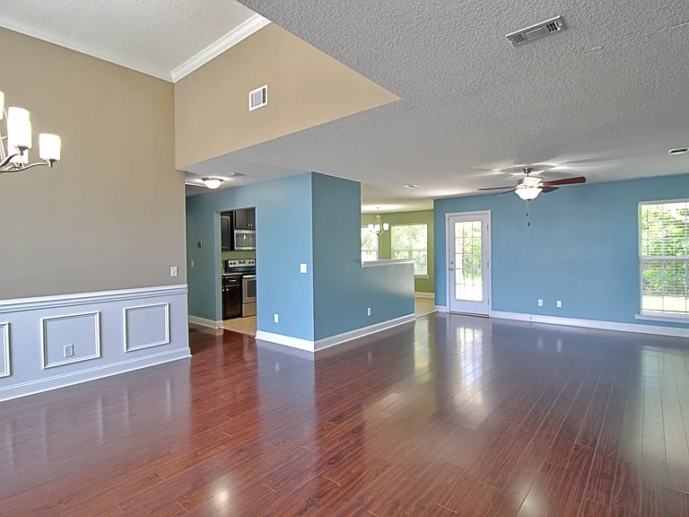 720 Highgrove Ct — Photo 3