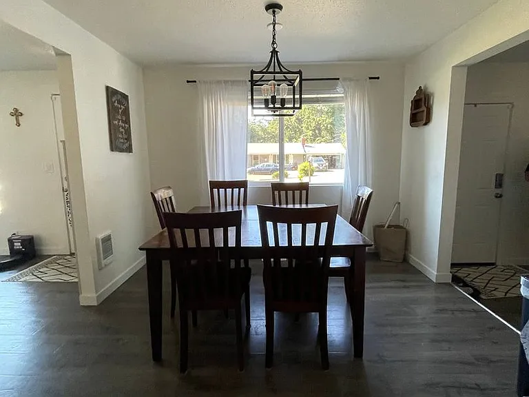 2458 Monticello Way — Photo 5