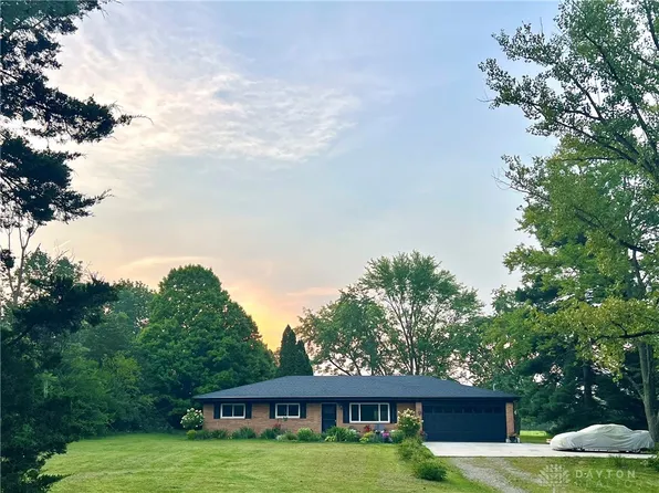 4634 Clayton Rd, Brookville, OH 45309