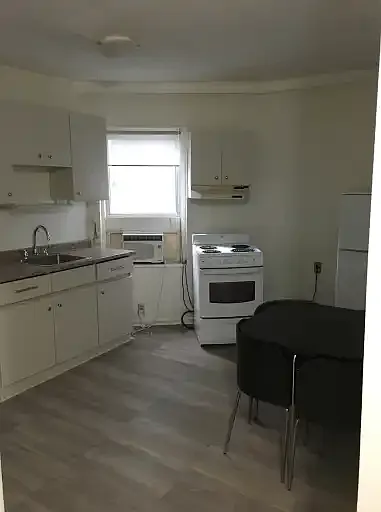 551 Bloor St W #1