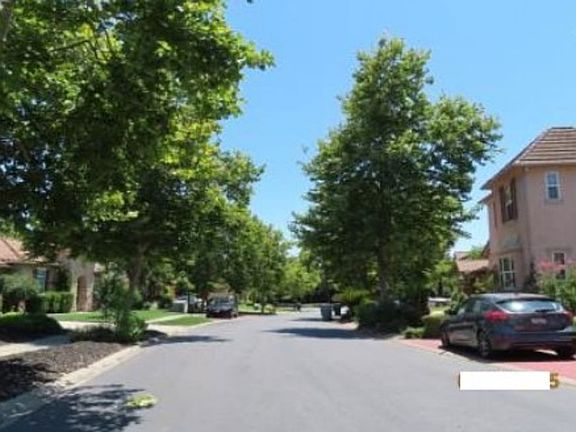 Exterior Neighborhood (street photo)