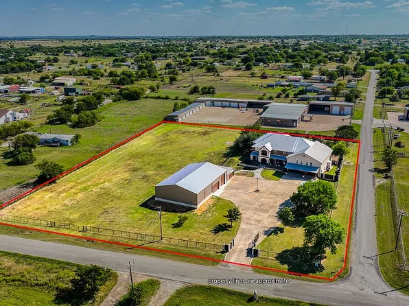 6925 Sky Rd, Joshua, TX 76058