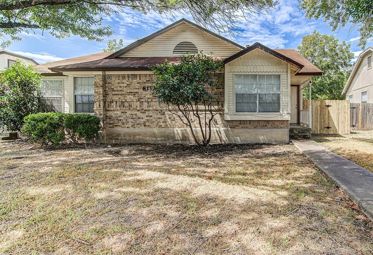 Photo 1 of 18 - 8112 W Gate Blvd #A - Austin, TX Primary Photo - 8112 W Gate Blvd #A