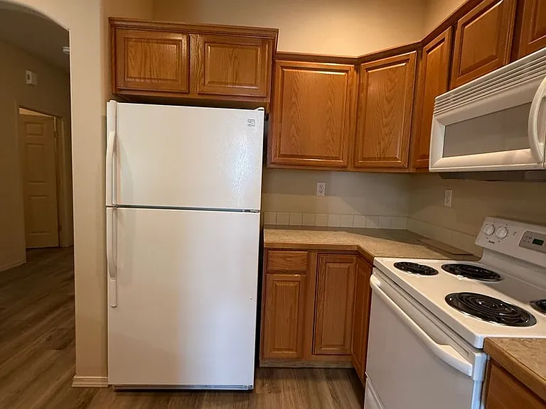 9904 Mia Ln — Photo 11