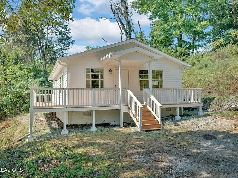 1115 Back Valley Rd — Photo 2