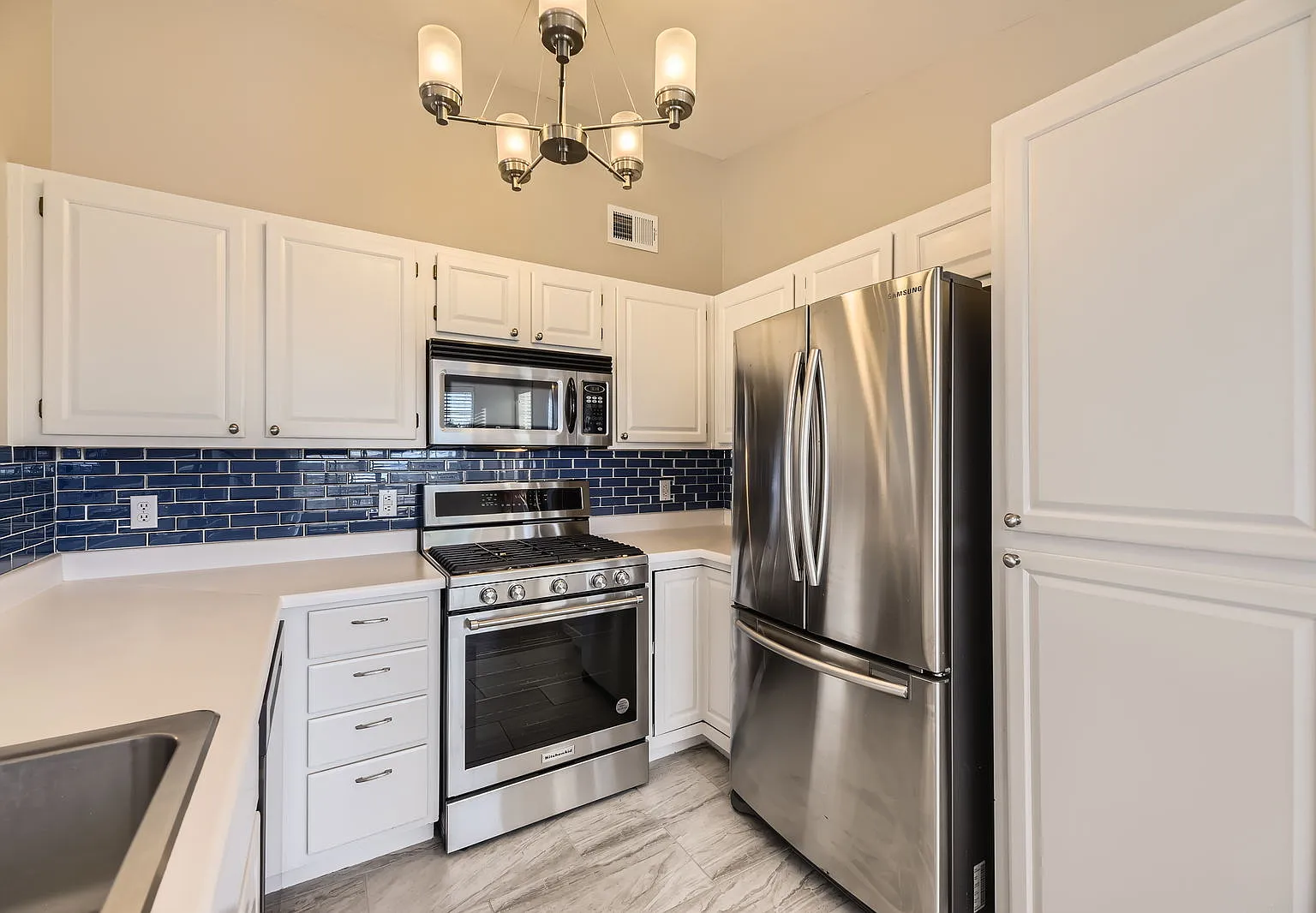 2 bed, 1031 sqft, $2,250 — Photo 3