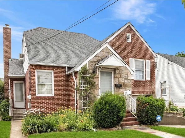 21 Clinton Street, Elmont, NY 11003