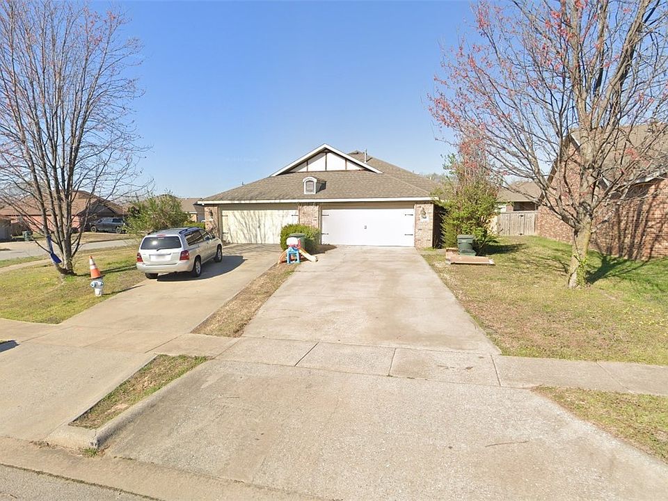 1st image of 2801 & 2803 N Cassius Ln
