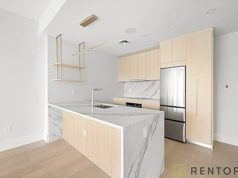 960 Franklin Ave #128 — Photo 4
