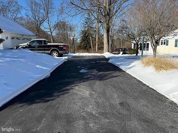 3rd image of 200 E Hilltop Rd